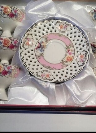 Fincan takımı ve kapı süsü
