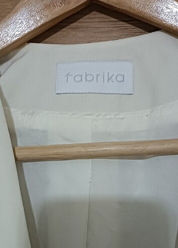 38 Beden Fabrika ekru ceket