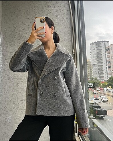 Geniş Yaka Peluş Gri Ceket Kaban