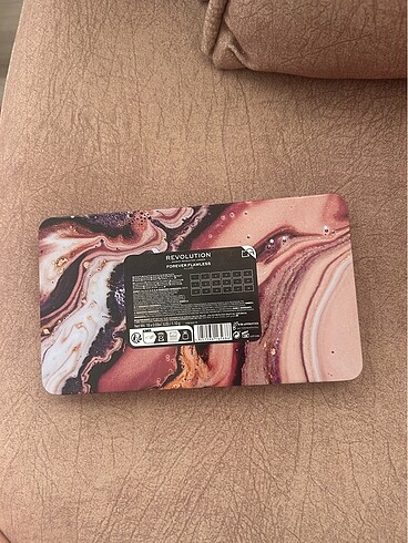  Beden Renk Revolution Forever Flawless Allure Far Paleti