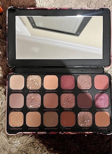 Revolution Forever Flawless Allure Far Paleti
