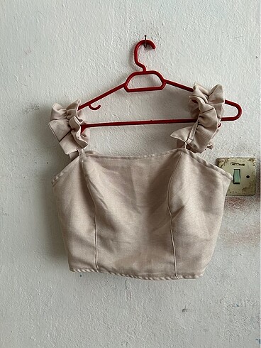 askılı kumaş crop top arkası fermuarlı üst bluz askıları fırfır 