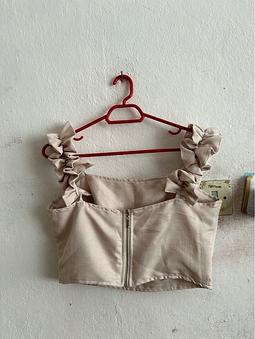 m Beden askılı kumaş crop top arkası fermuarlı üst bluz askıları fırfır