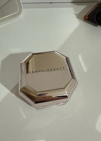 Fenty Beauty pudra