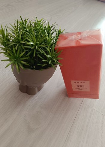  Beden Tom Ford Bitter Peach Kadın Parfümü 100 ml