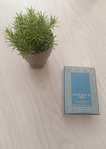 Beden Versace Eros Erkek Parfümü 100 ml