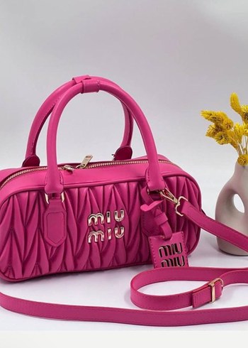 Pembe Renkli Miu Miu Nakışlı Deri Çanta