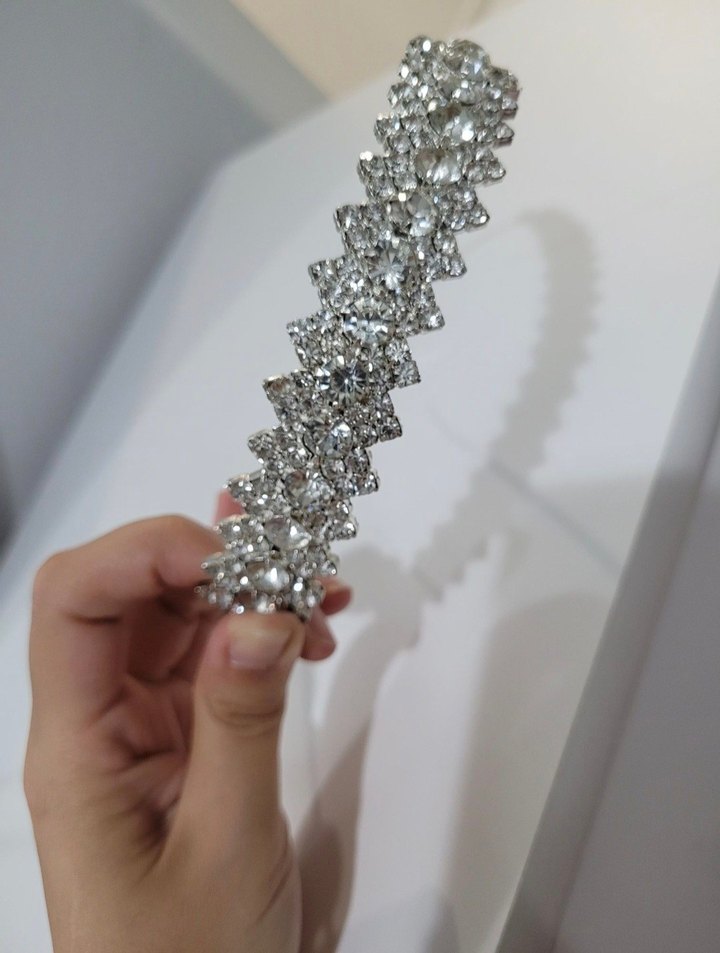 Pul İşlemeli Gri Beyaz Taç - Görsel 3