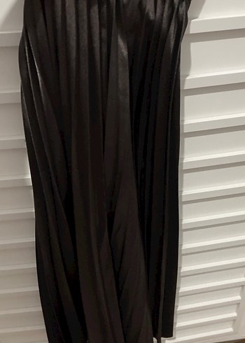 Siyah Piliseli Uzun Kadın Etek - Görsel 2