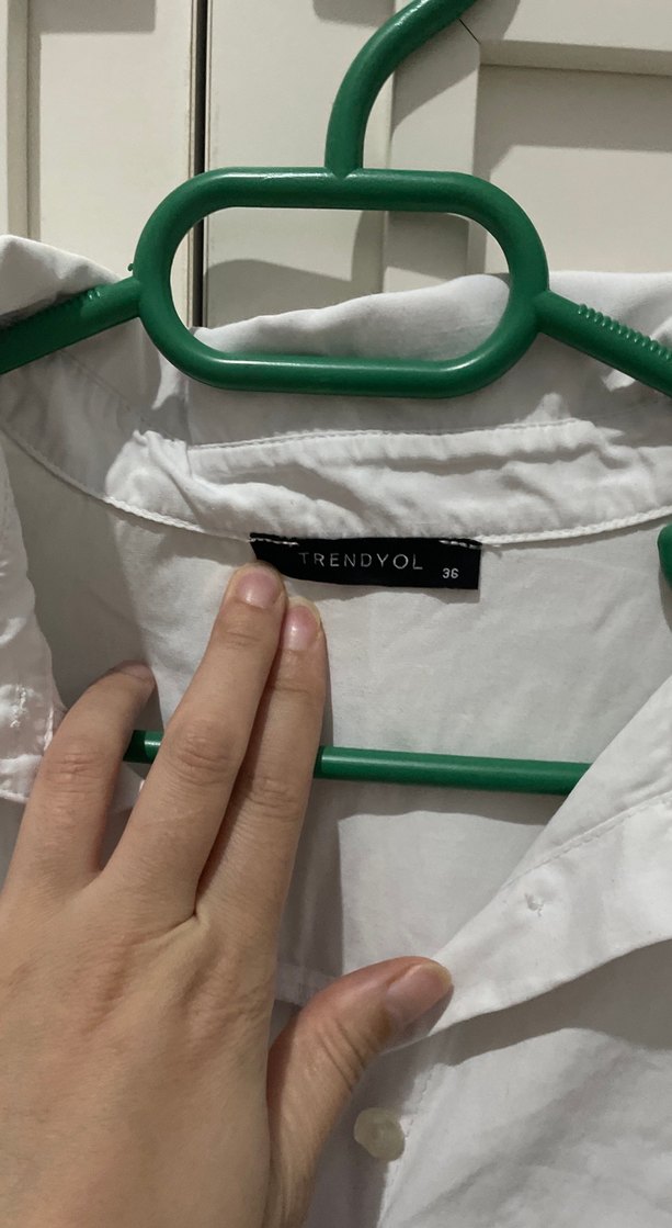 Düğmeli Beyaz Keten Kadın Gömlek - Görsel 4