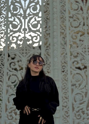 Uzun Siyah Gotik Yüksek Yakalı Elbise - Görsel 3