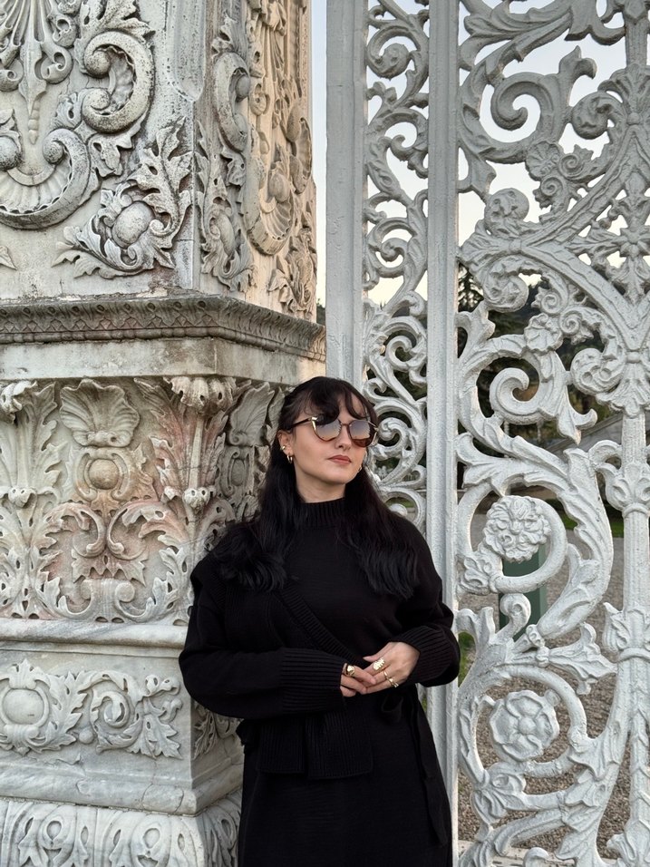 Uzun Siyah Gotik Yüksek Yakalı Elbise - Görsel 5