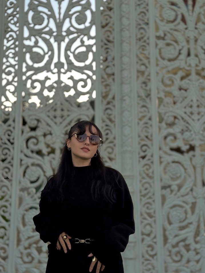 Uzun Siyah Gotik Yüksek Yakalı Elbise - Görsel 3