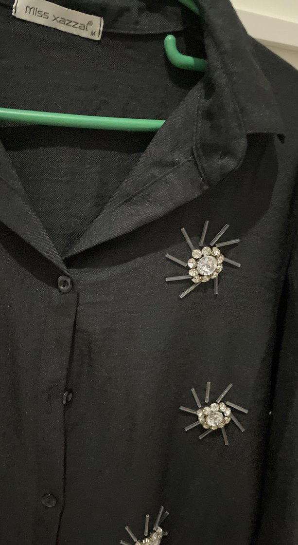 Düğmeli Siyah Nakışlı Uzun Kollu Gömlek - Görsel 2