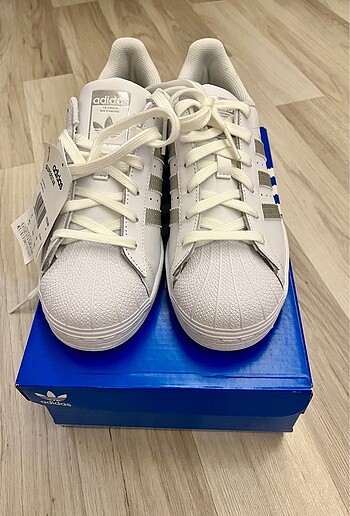 Adidas superstar