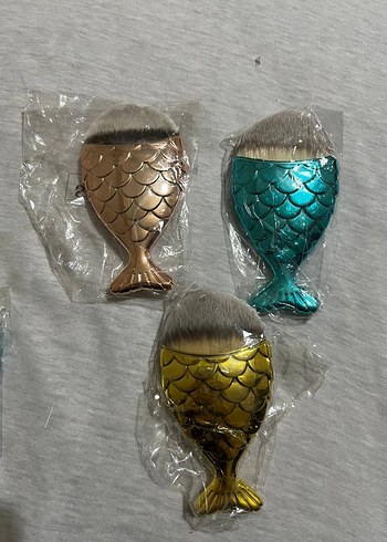 Renkli Balık Şekilli Makyaj Fırçaları - Görsel 3