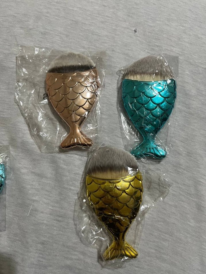 Renkli Balık Şekilli Makyaj Fırçaları - Görsel 3
