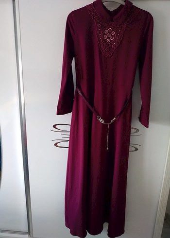 Bordo Nakışlı Kemerli Uzun Elbise