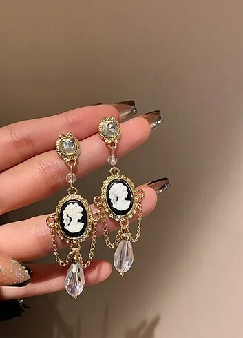 Vintage tarz cameo siyah küpe