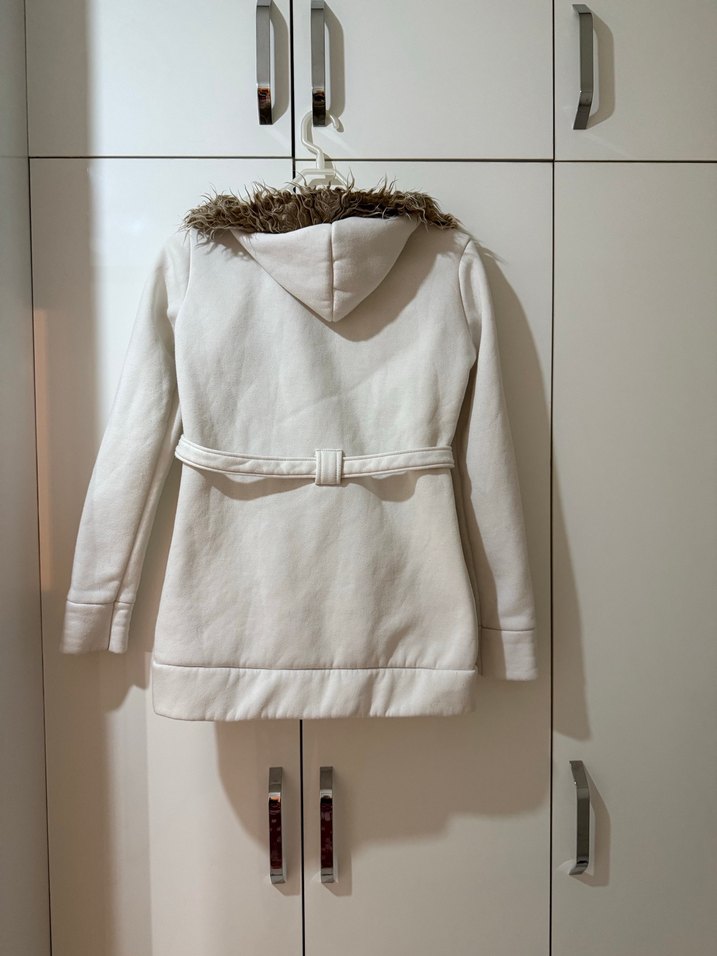 Kürk Detaylı Beyaz Kapüşonlu Kadın Ceket - Görsel 2