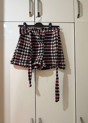 Ekose Desenli Kemerli Mini Şort