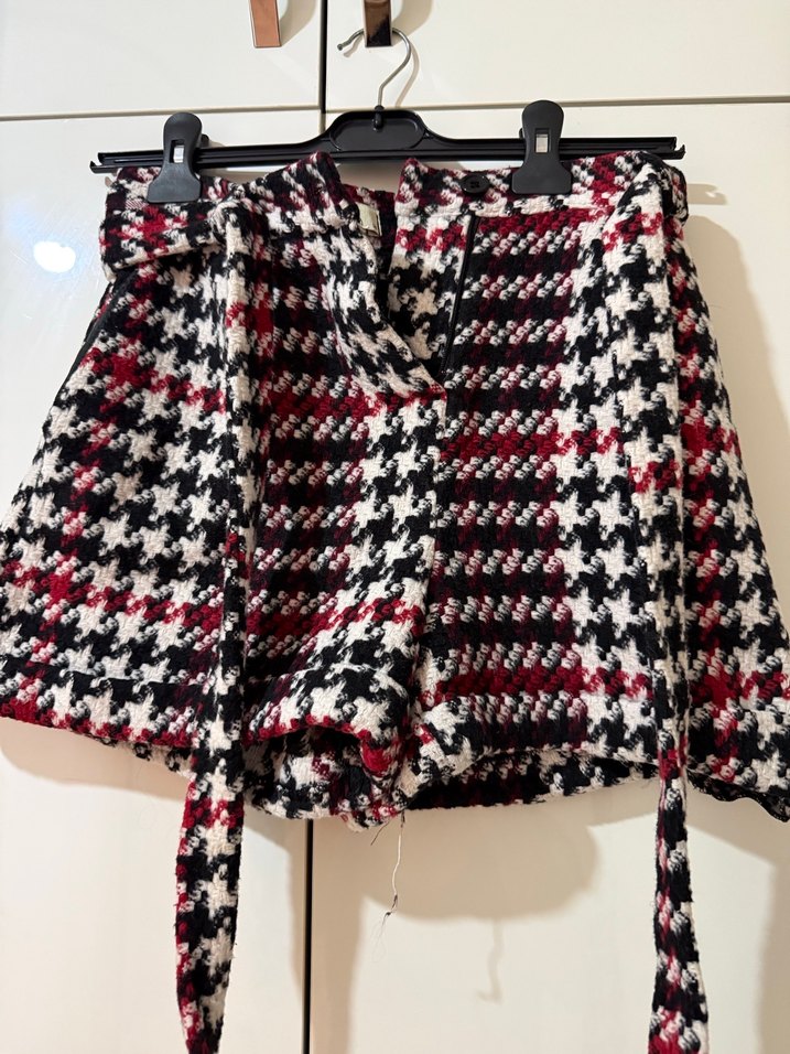 Ekose Desenli Kemerli Mini Şort - Görsel 2