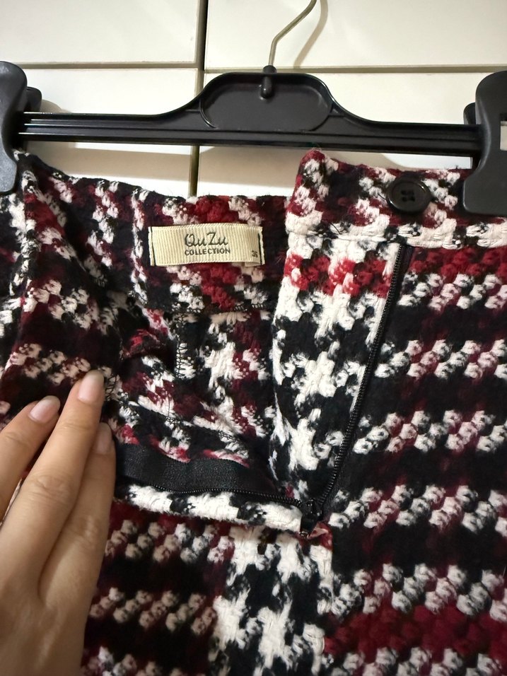 Ekose Desenli Kemerli Mini Şort - Görsel 3