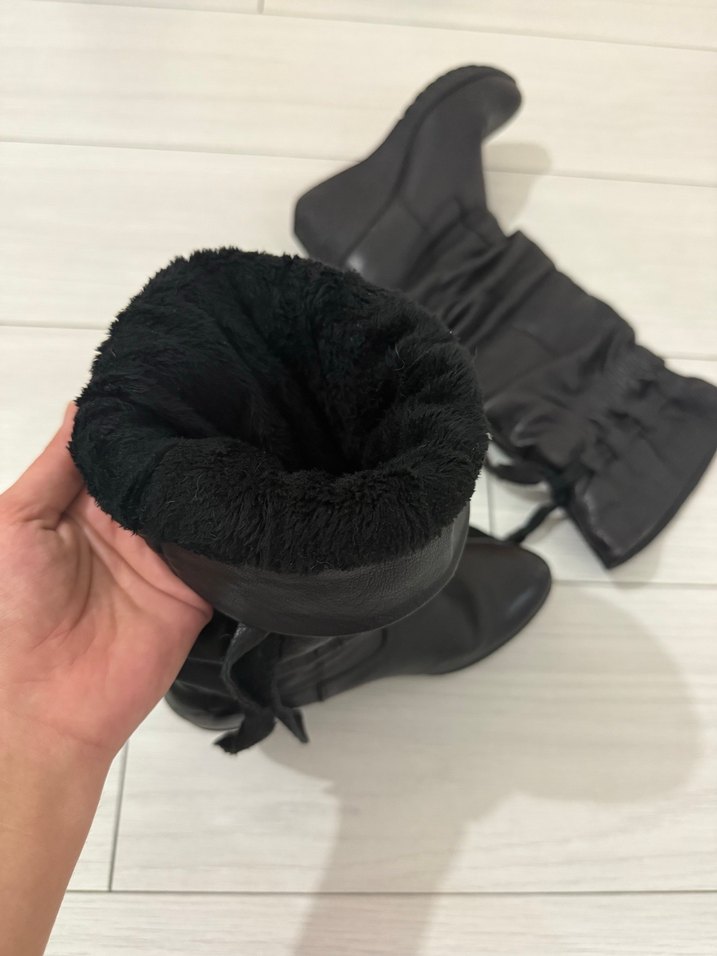 Kemer Detaylı Siyah Platform Çizme - Görsel 3