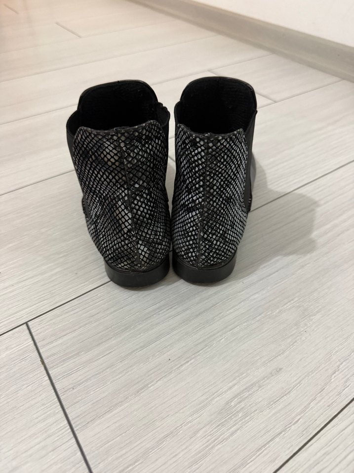 Siyah Kadın Botu - Görsel 3