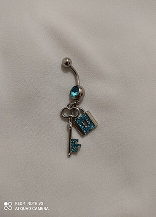 Göbek piercing