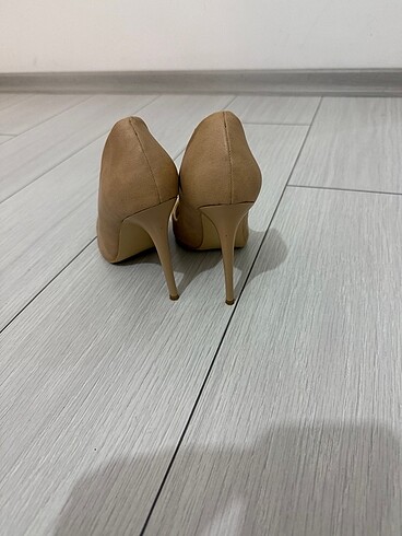 37 Beden Stiletto