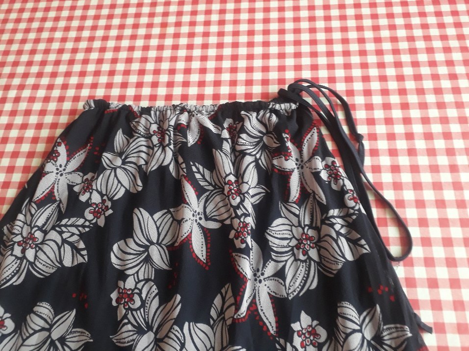 Siyah Çiçek Desenli Midi Etek - Görsel 2