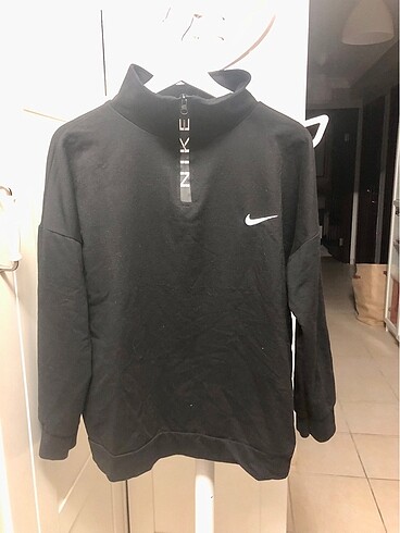 Nike sweatshirt