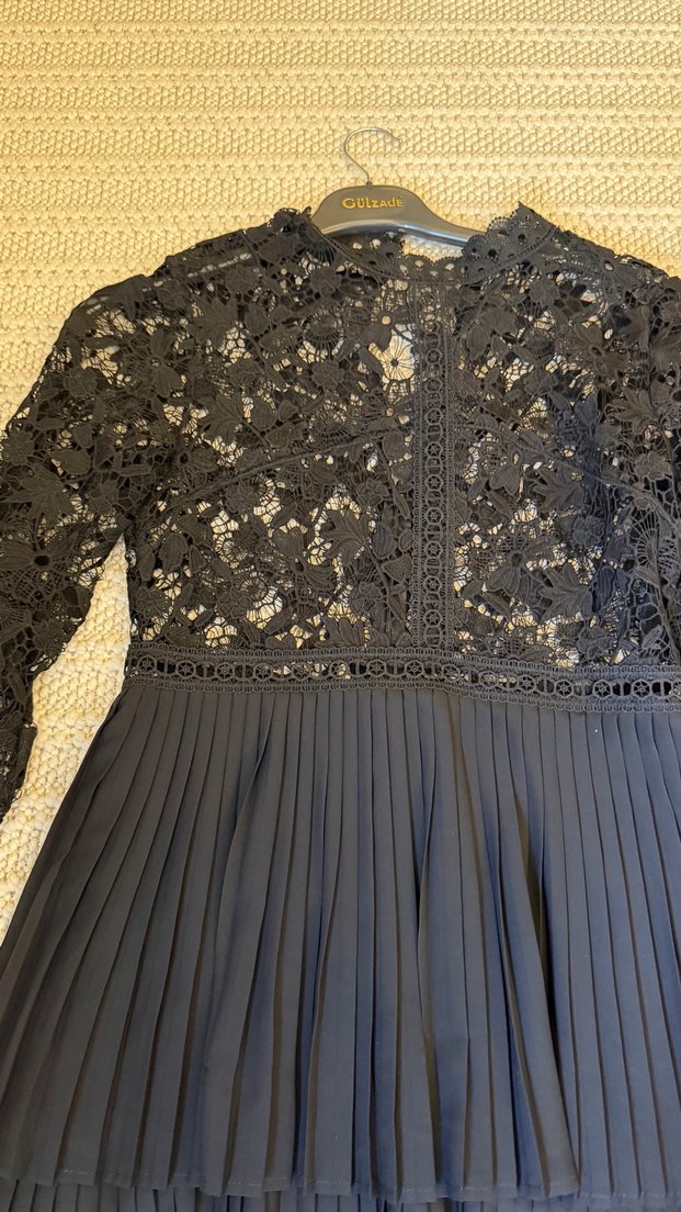 Dantel ve Pilili Midi Siyah Elbise - Görsel 3
