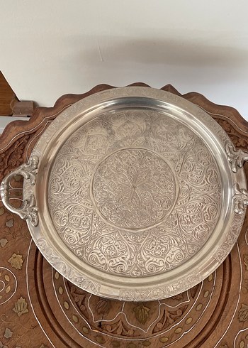 Gümüş İşlemeli Parlak Bej Tepsi