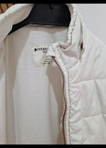 Düğmeli Beyaz Kısa Kadın Mont - Görsel 4