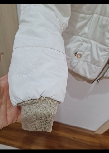 Düğmeli Beyaz Kısa Kadın Mont - Görsel 3