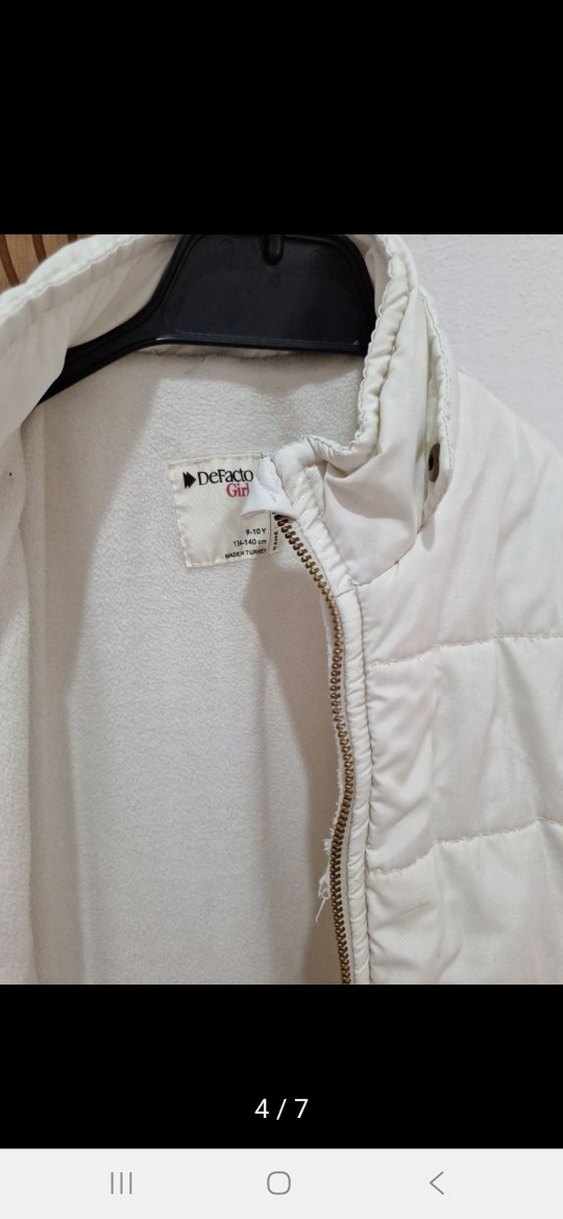 Düğmeli Beyaz Kısa Kadın Mont - Görsel 4