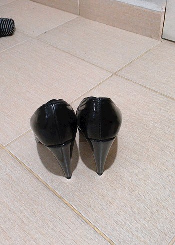 Klasik Siyah Dolgu Topuklu Kadın Abiye Ayakkabı - Görsel 3