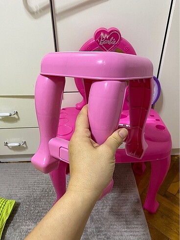 Beden Barbie oyuncak makyaj masası