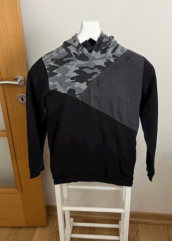Erkek Çocuk Kamuflaj Desenli Kapüşonlu Sweatshirt