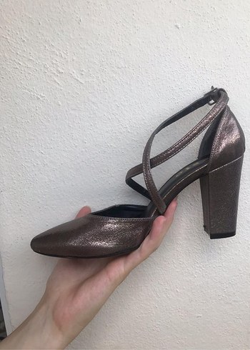 Sedefli Kahverengi Topuklu Ayakkabı - Görsel 4