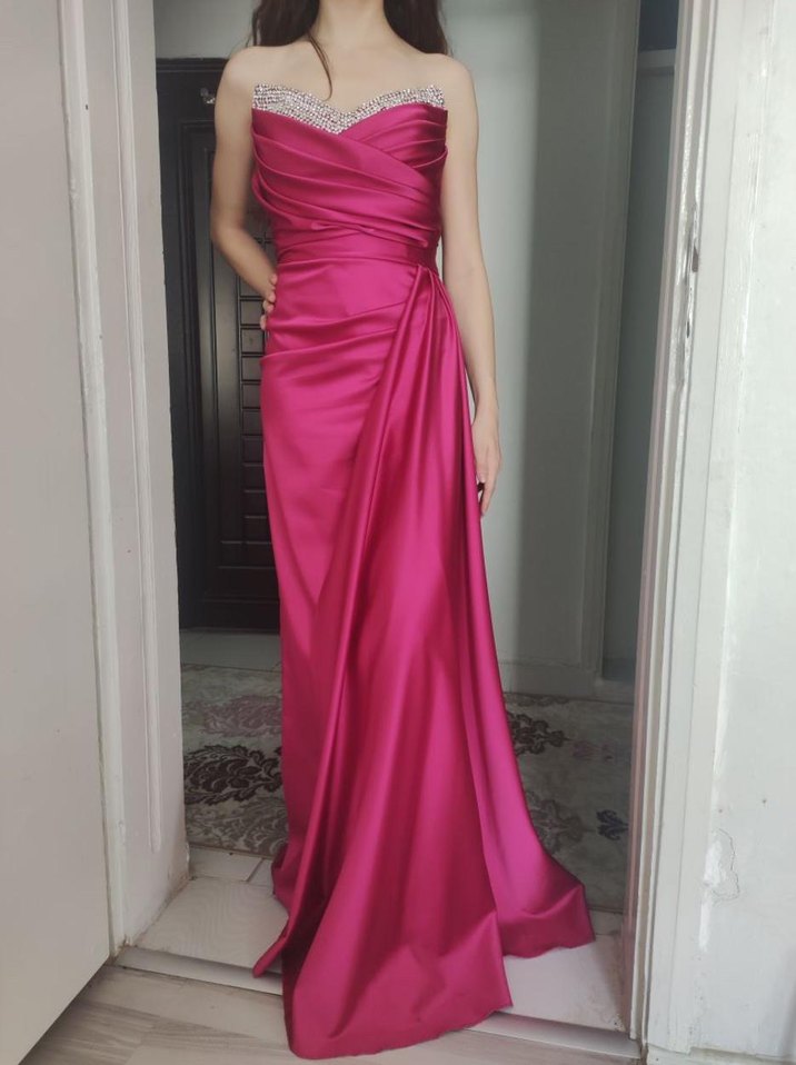 Parlak Pembe Straplez Drapeli Abiye Elbise - Görsel 5