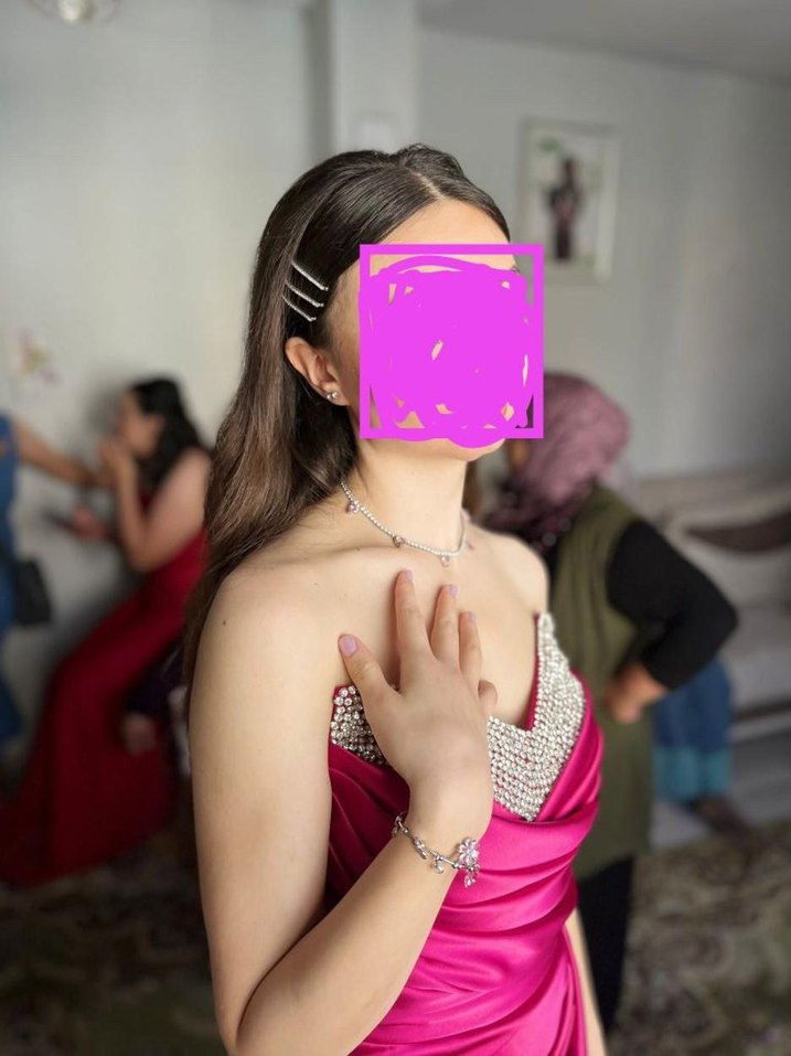 Parlak Pembe Straplez Drapeli Abiye Elbise - Görsel 3