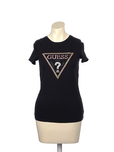 Guess T-shirt %70 İndirimli.