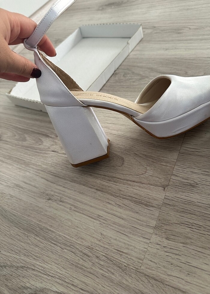 Beyaz kalin topuk - Görsel 3