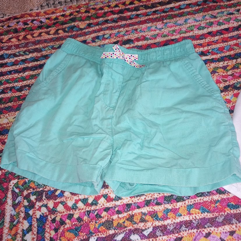 Rahat Kesim Beyaz Bağcıklı Kız Şortu - Görsel 3