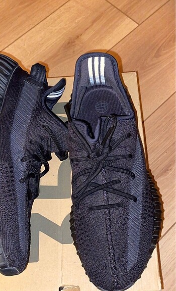 Yeezy 350 onyx