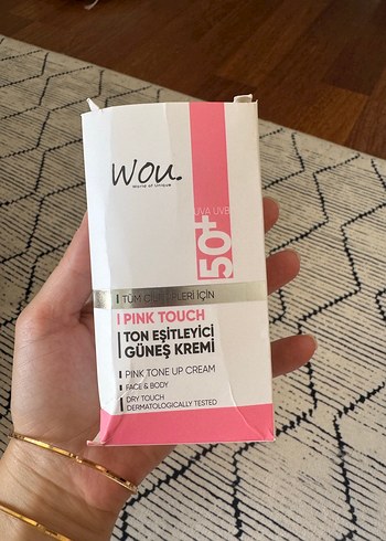 Wou Pink Touch Ton Eşitleyici Güneş Kremi SPF 50+