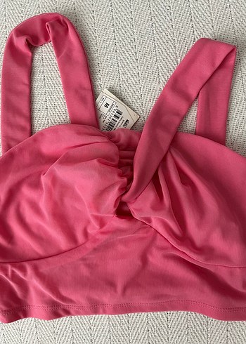 Pembe büstiyer